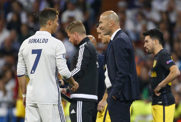  Gaya Zidane Melatih Madrid, Ini Komentar Ronaldo & Ramos