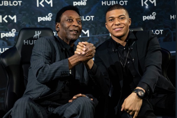  Legenda Brazil Pele Masuk Rumah Sakit di Paris