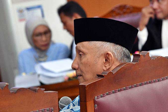 Ketua Dewan Kehormatan PAN Amien Rais memberikan kesaksian dalam sidang kasus dugaan penyebaran berita bohong atau hoaks dengan terdakwa Ratna Sarumpaet di PN Jakarta Selatan, Jakarta, Kamis (4/4/2019)./ANTARA-Sigid Kurniawan