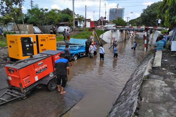  Viaduk Gilingan Di Surakarta Terendam Banjir