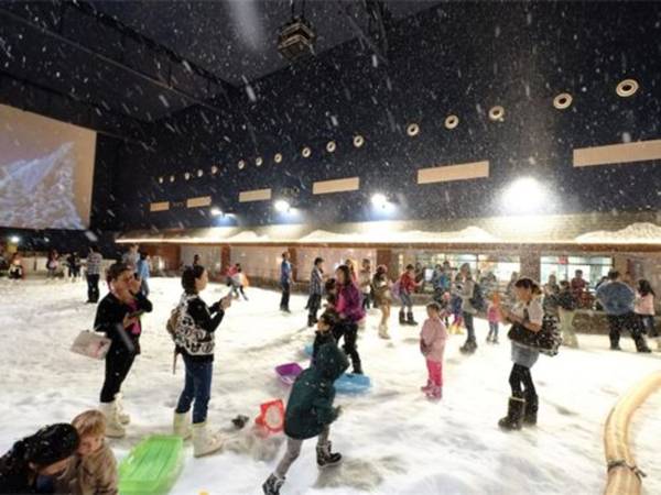  Trans Property Tambah Wahana Snow World Terluas di Bintaro