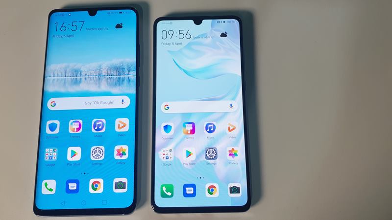 Huawei P30 Pro (kiri) dan P30, dua varian seri smartphone fotografi keluaran Huawei./Bisnis-Dhiany Nadya Utami
