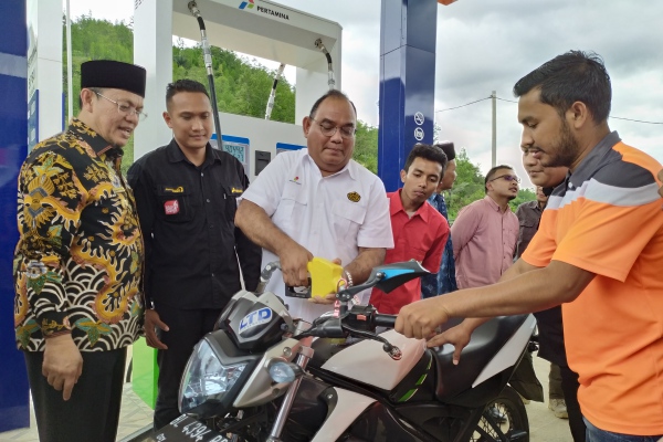  BBM Satu Harga Masuk Gayo Lues Aceh, Premium Jadi Rp6.450 Per Liter