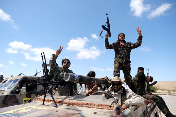  Pertempuran di Libya Menambah Risiko Pasokan, Harga Minyak Mentah Menguat