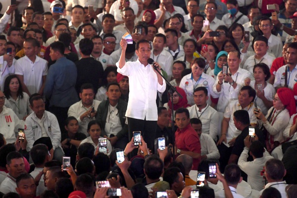  Kampanye di Karawang, Jokowi Patok Minimal Raih Dukungan 60 Persen