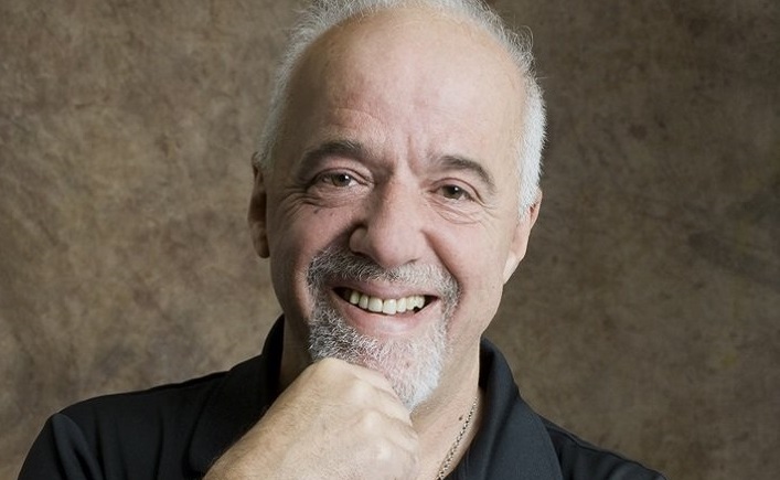  Paulo Coelho Melihat Karyanya Dijual Dalam Bentuk Bajakan, Ini Responsnya