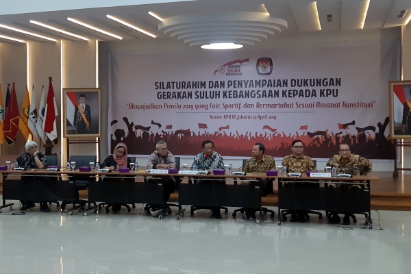 Gerakan Suluh Kebangsaan mendatangi KPU untuk memberi dukungan di Gedung KPU, Jakarta, Rabu (10/4/2019)/JIBI/Bisnis-Jaffry Prabu Prakoso