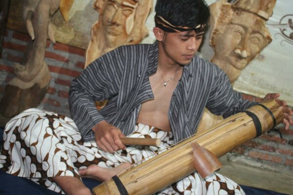  Hotel Tugu Persembahkan Pentas Musik Alternatif Berbasis Bambu