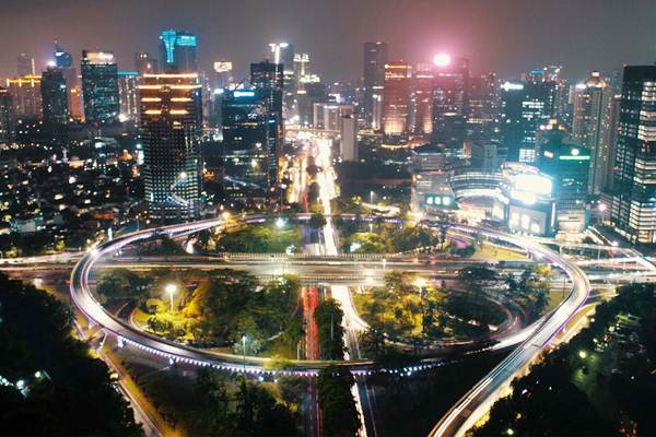 Suasana simpang susun semanggi di Jakarta, Minggu (19/11) malam./JIBI-Abdullah Azzam