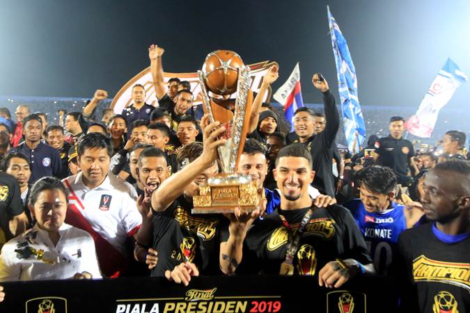  Kalahkan Persebaya 2-0, Arema FC Boyong Piala Presiden 2019