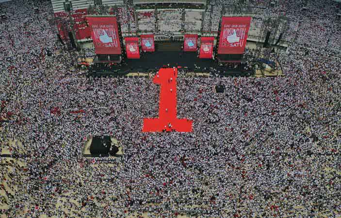 Konser Putih Bersatu Dimulai, Stadion GBK Dipenuhi Pendukung Jokowi-Ma'ruf