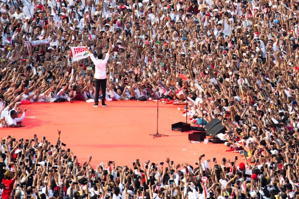  Jokowi : Atas Nama Cinta, Saya Ingin Peluk Semua