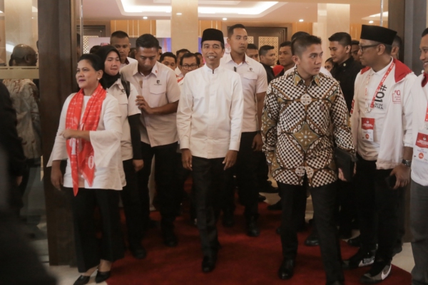  Sandi Sampaikan Keluhan Emak-emak, Jokowi Sebut Tidak Bisa Jadi Patokan Kebijakan Makro