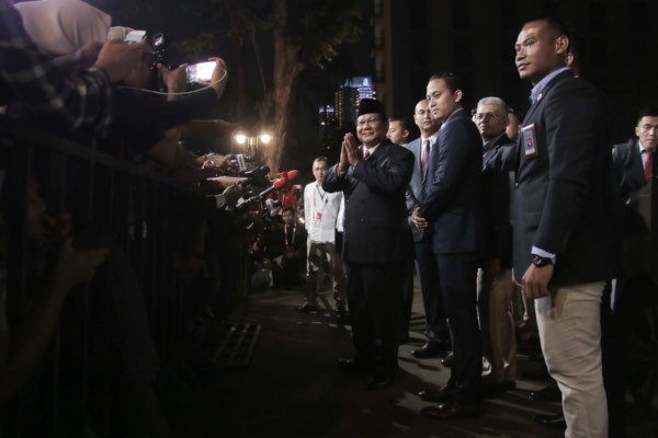Calon presiden nomor urut 02 Prabowo Subianto tiba di lokasi debat putaran terakhir jelang Pemilihan Presiden 2019 di Hotel Sultan, Jakarta, Sabtu (13/4/2019)./JIBI-Felix Jody Kinarwand