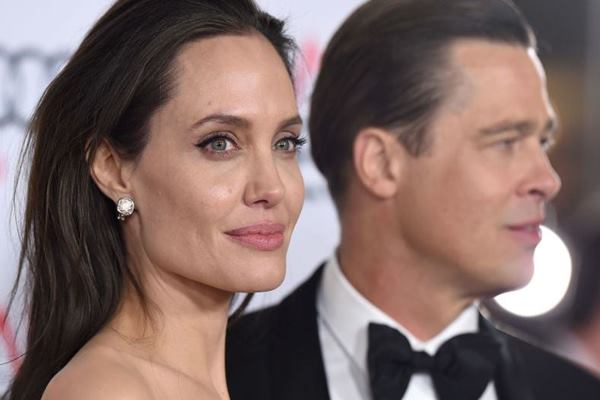 Angelina Jolie dan Brad Pitt Resmi Berstatus Lajang