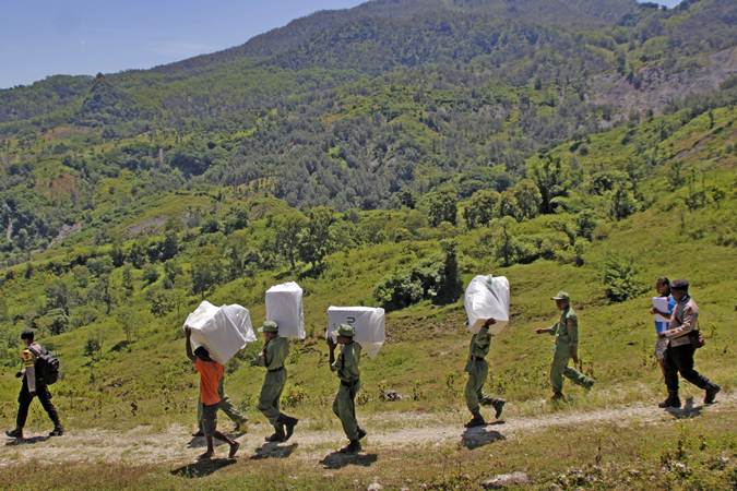  Demi Suksesnya Pemilu 2019, Begini Perjuangan Petugas Distribusi Logistik