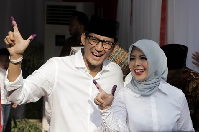  Sah! Sandiaga dan Keluarga Nyoblos di TPS 002 Jalan Sriwijaya