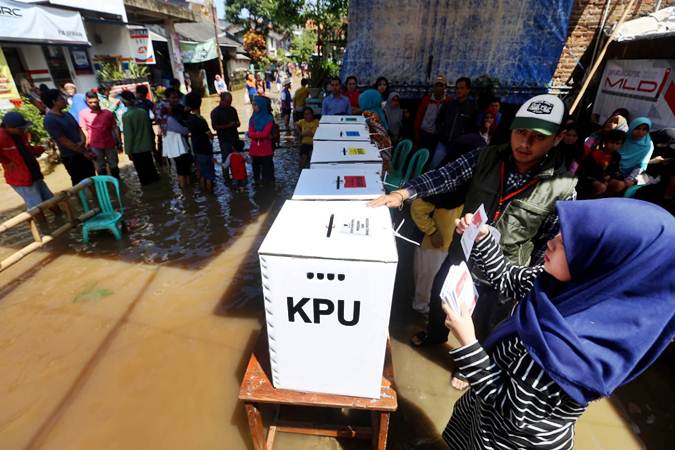  Warga Kabupaten Bandung Antusias Nyoblos Meski Banjir