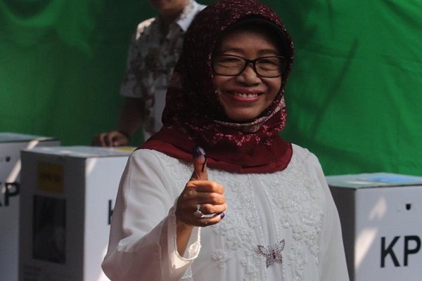  Sujiatmi, Ibunda Jokowi Butuh 9 Menit untuk Nyoblos. Tak Bareng Gibran dan Kaesang