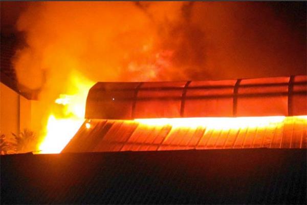  Pasar Lawang Kebakaran: Petugas Damkar Sudah Bisa Dikendalikan Situasi