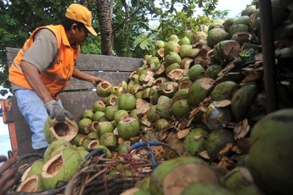  INDUSTRI KECIL MENENGAH : Lika-Liku Tantangan IKM