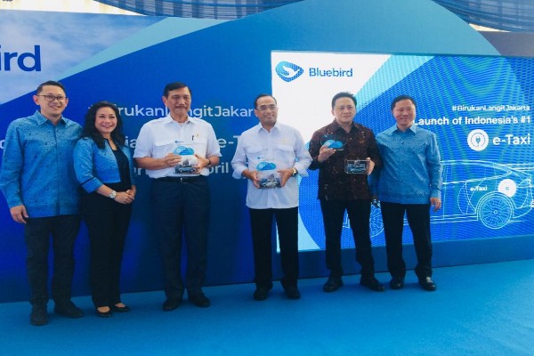  29 Mobil Listrik Blue Bird Segera Meluncur