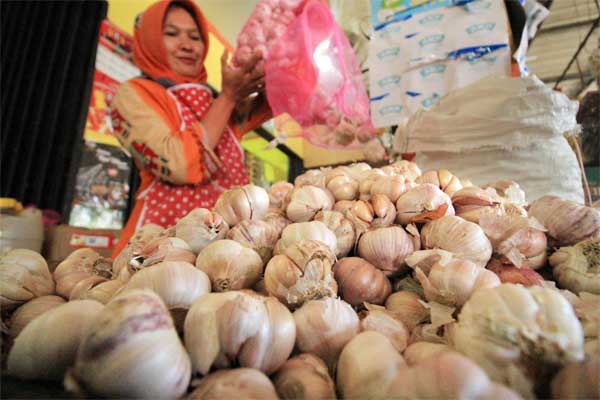  Pemerintah Gelar Operasi Pasar 30 Ton Bawang Putih di Palembang