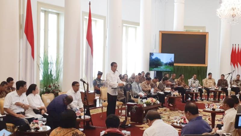 Presiden Jokowi memberi arahan dalam rapat terbatas pembahasan anggaran RAPBN 2020 di Istana Bogor, Selasa (23/4/2019)./Bisnis-Amanda K. Wardhani