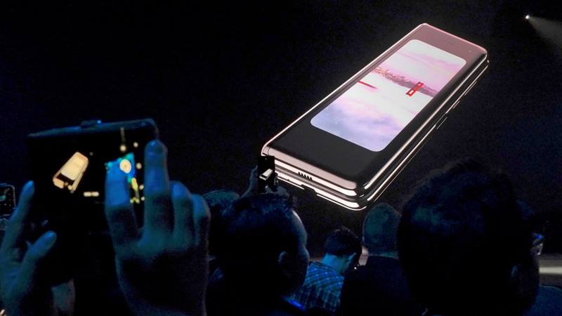  Samsung Tunda Peluncuran Smartphone Lipat Galaxy Fold