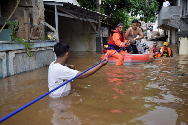  Banjir Rendam 32 Titik di Jakarta,  Sudinsos Jaksel Salurkan 5.000 Paket Makanan