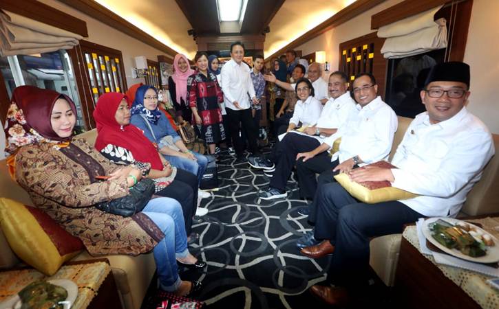  Tiga Menteri Tinjau Proyek Reaktivasi Jalur KA Jawa Barat