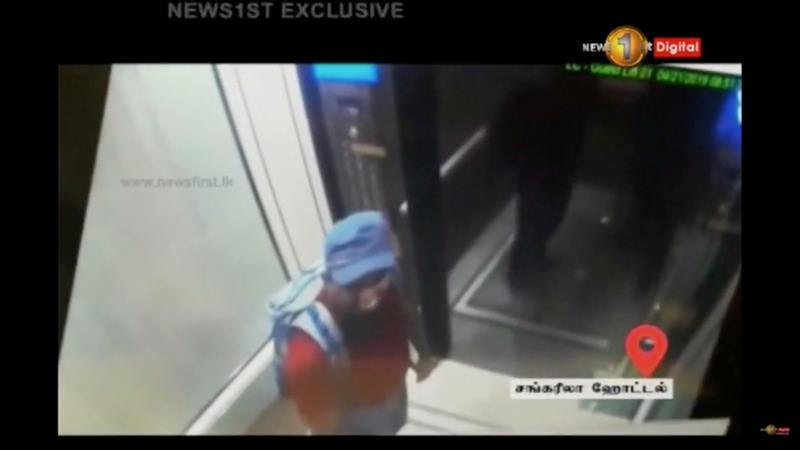 Seorang pria diduga pelaku pengebom, menyandang ransel terlihat di lift hotel Shangri La di Kolombo, Sri Lanka, Minggu (21/4/2019. Foto diambil dari rekaman CCTV./Reuters