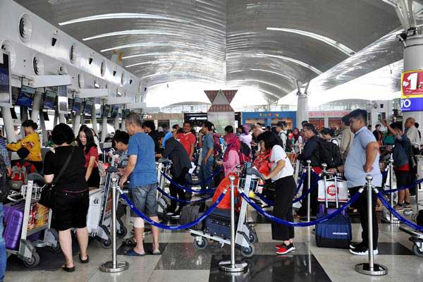 Harga Tiket Pesawat : Kemenko Akan Panggil Kementerian BUMN dan Garuda Indonesia