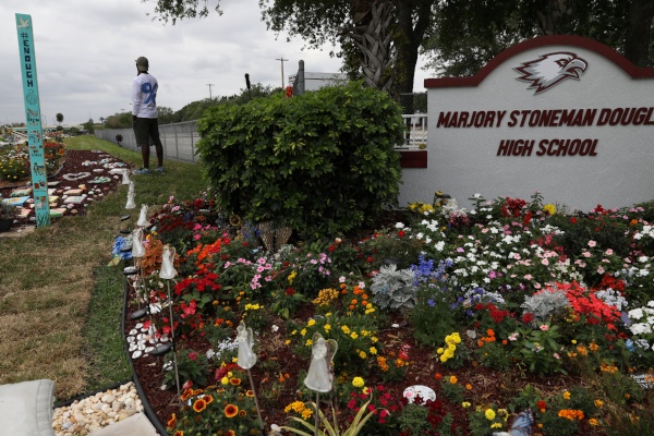  Antisipasi Penembakan Massal, Guru di Florida Boleh Bawa Senjata Api ke Kelas