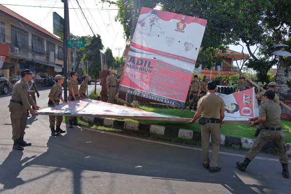  Baliho Kemenangan Prabowo-Sandi di Tanjungpinang Diturunkan