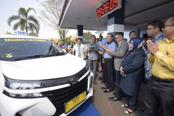  50 Taksi Daring Eksklusif Diluncurkan di Bandara Husein Sastranegara
