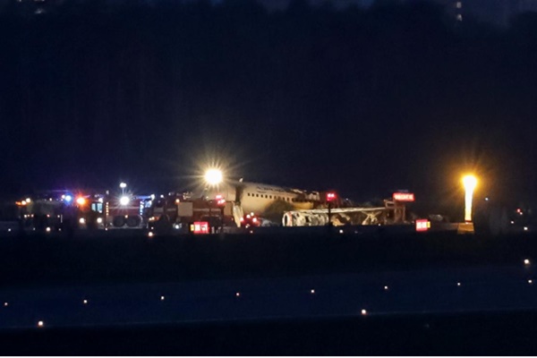  Pesawat Sukhoi Terbakar Saat Mendarat, 13 Orang Tewas