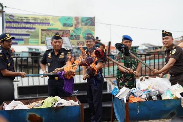  Kanwil Bea Cukai Sumut dan Bea Cukai Medan Musnahkan Barang Ilegal Senilai 190 Juta Rupiah