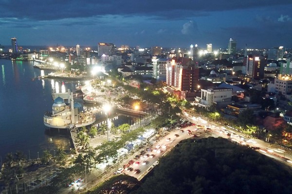  PEREKONOMIAN MAKASSAR : Jangan Biarkan Kota Mundur Lagi