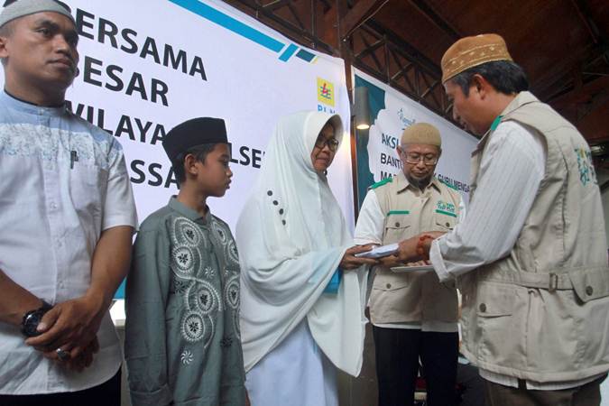  PLN Serahkan Bantuan