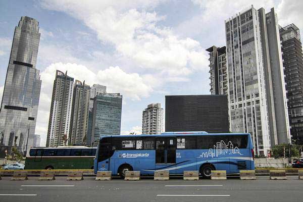  Bus TransJakarta Tabrak Separator, Operator Akan Dikenai Sanksi