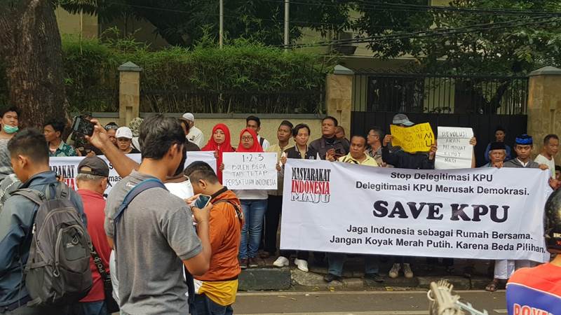  Kelompok Generasi Anak Bangsa Gelar Aksi Save KPU