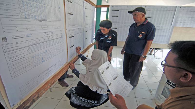  Jateng Rampungkan Rekapitulasi Pemilu 2019, Jokowi-Ma\'ruf Raih 75,19 Persen Suara