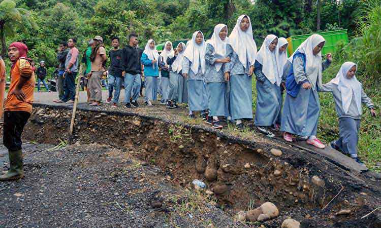  Mudik 2019: Jalan Nasional Di Sumedang Ambles