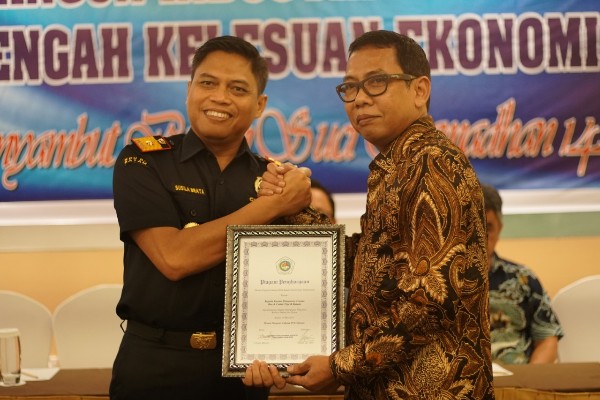  Bea Cukai Batam Raih Penghargaan dari Indonesian National Shipowners Association