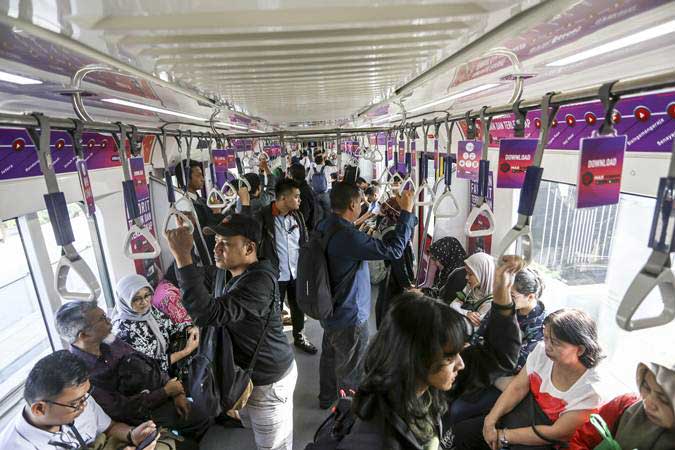  Tarif MRT Diberlakukan Normal, Penumpang Tetap Penuh di Atas Target