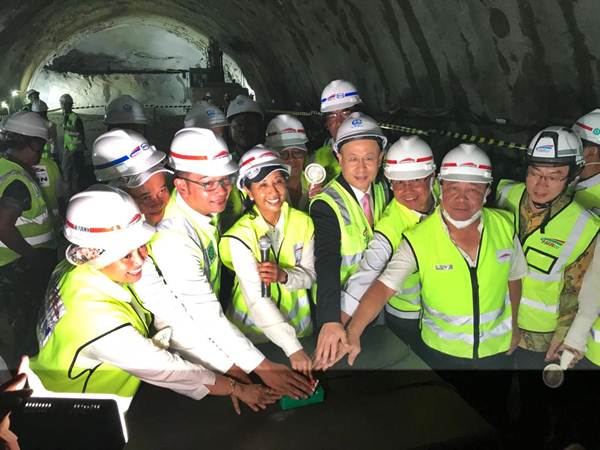  Peresmian Tersambungnya Terowongan Walini di Bandung Barat