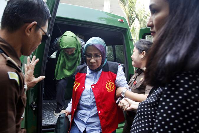  Ratna Sarumpaet Didampingi Atiqah Hasiholan Jalani Sidang Lanjutan