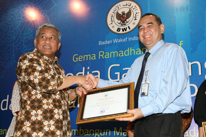  Mandiri Syariah Terima Penghargaan dari BWI