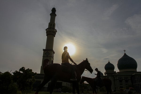  Riau Bidik Kerja Sama Wisata Halal Dengan Malaysia